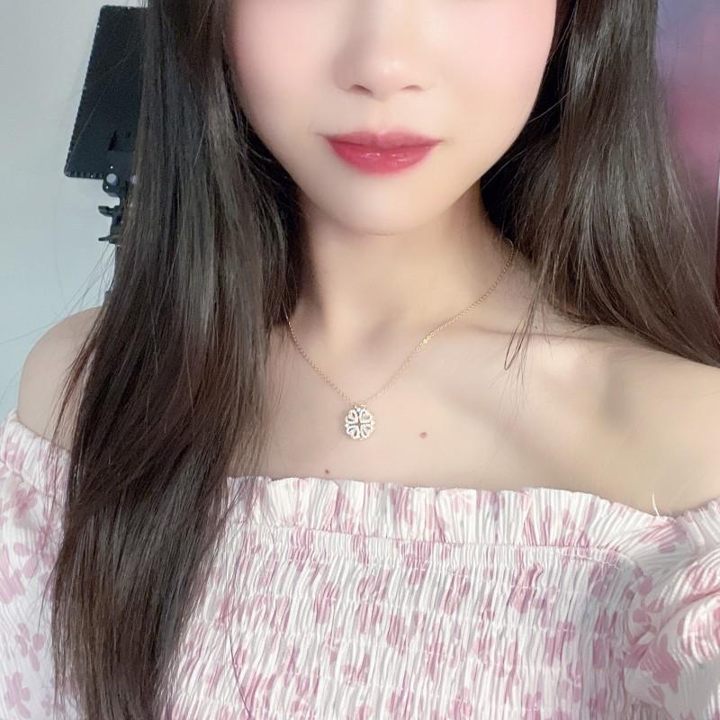 Four Leaf Clover Necklace Women 2-in-1 Heart Pendant Minimalist Elegant Clavicle Chain