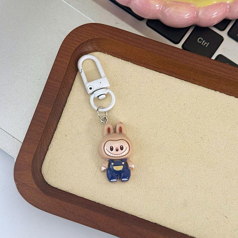 Niedliche Latzhose zum Hochziehen Anhänger Niedlich Cartoon Studenten Tasche Anhänger Geschenk