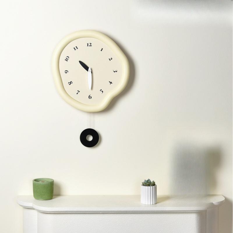 Cream Wind Minimalist Wall Clock Decorative Clock, Painted Beige Frame Black Scale, Ultra-quiet Without Emptying