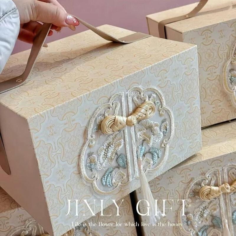 

Premium Embroidered Handheld Gift Box Small (23x18x14cm)