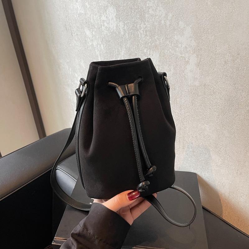 Retro Faux Suede Bucket Bag Classic Plush Drawstring Phone Bag Women's Vintage Plush Crossbody Small Bag