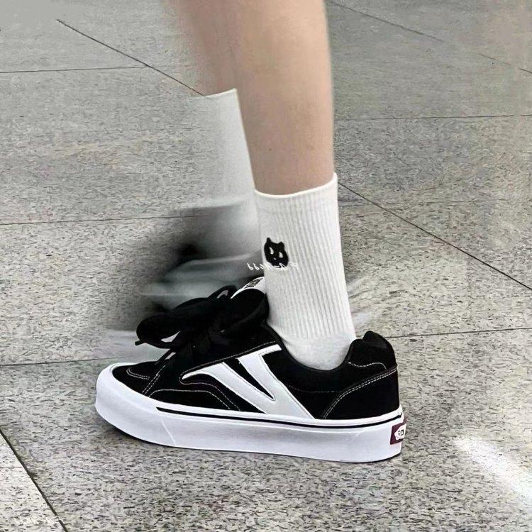 Original black and white color scheme canvas shoes ins skateboard shoes wear-resistant breathable niche student casual shoes