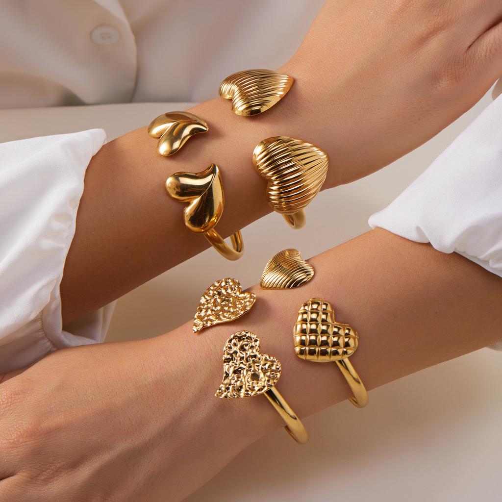 New Classic Sun Moon Pattern Open Bangles Bracelet For Women Gold Color Stainless Steel Heart Cuff Bracelet Hand Ornament Gift