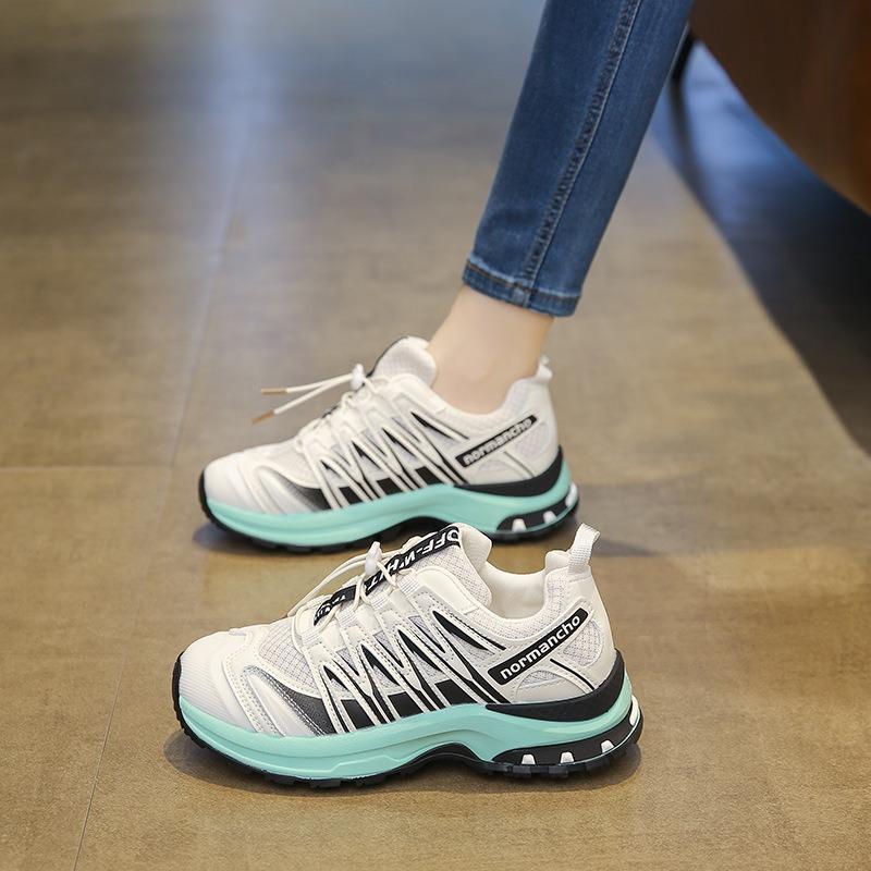 Thick-soled small women's shoes, new versatile and lightweight sports shoes, comfortable and non-slip running shoes, tide