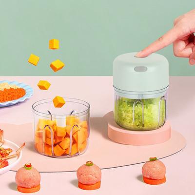 Utensili per frutta e verdura – Tritatutto e Affettatrici