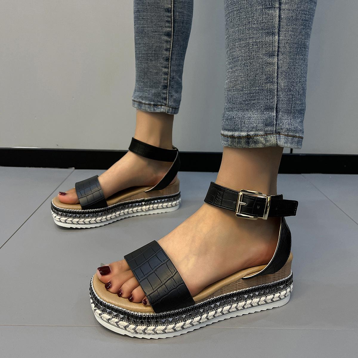 Сандалии на толстой подошве — фото 5