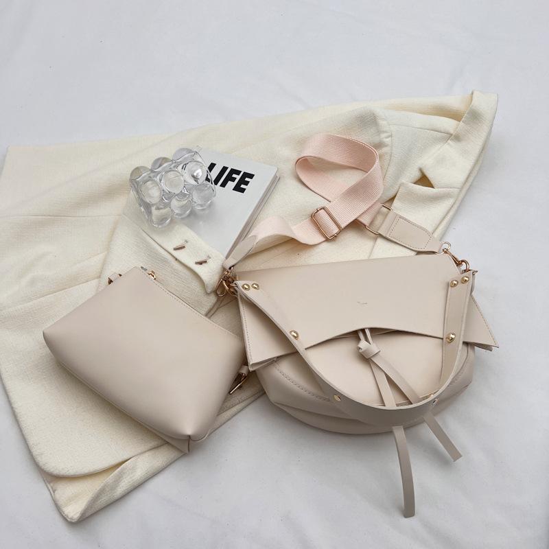 

Корейская версия ретро большая вместимость 2025 новая модная весенне-летняя широкополосная женская сумка атмосферная сумка-мессенджер бежевый