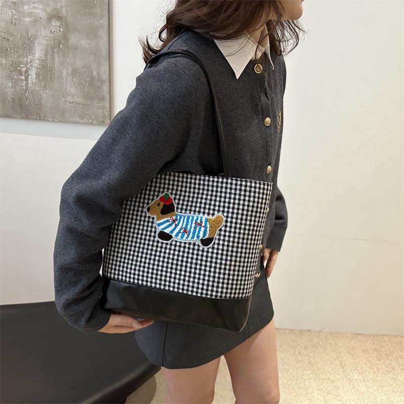 Trendy Summer 2024 Casual Tote Bag For Women Stylish Shoulder Bag With Zipper Closure