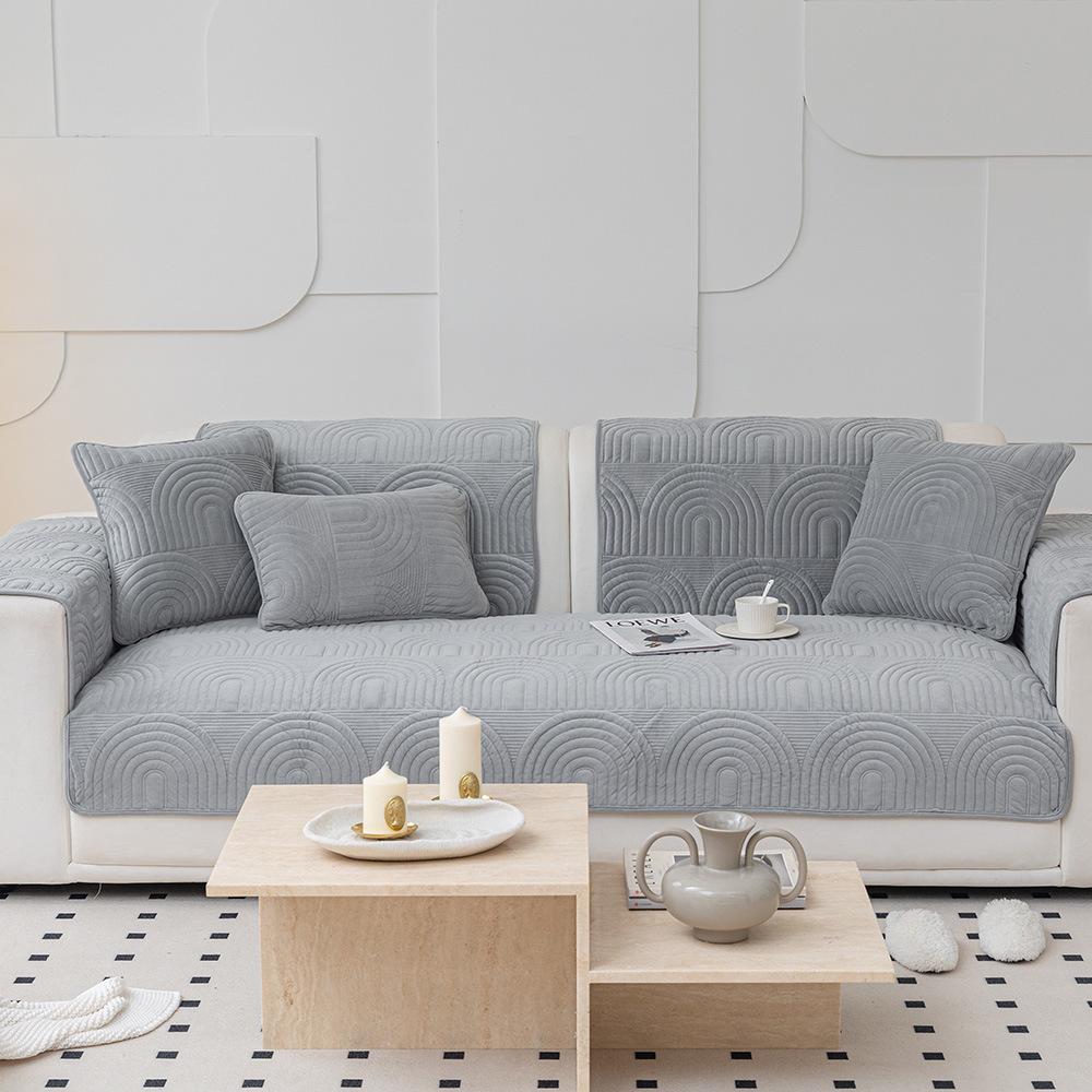 

Новый простой однотонный плюшевый коврик для дивана, усовершенствованная мягкая толстая противоскользящая подушка для сиденья, универсальное удобное дышащее диванное полотенце 70x70cm 1pcs