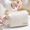 Niedliche kleine Make-up-Tasche Tragbare Kosmetiktasche Reise-Make-up-Beutel Wasserdichte Kulturbeutel für Schönheitszubehör Geschenk für Frauen