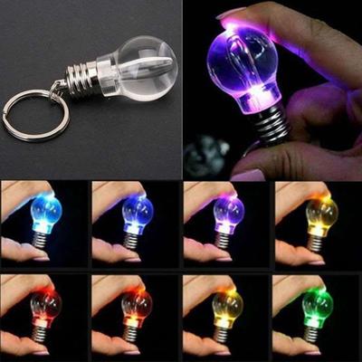 Mini Farbwechselnde Glühbirnenlampe LED Taschenlampe Schlüsselanhänger Schlüsselanhänger Weihnachtsgeschenk