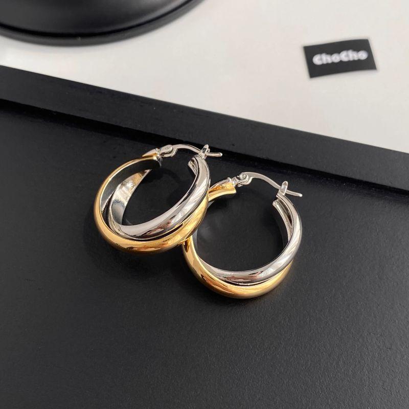 

and American Style Gold and Silver Contrasting Color Hoop Earrings, Metal Circle Earrings, Light Luxury, Fashionable, High-End Earrings for Women Ear Buckle Style