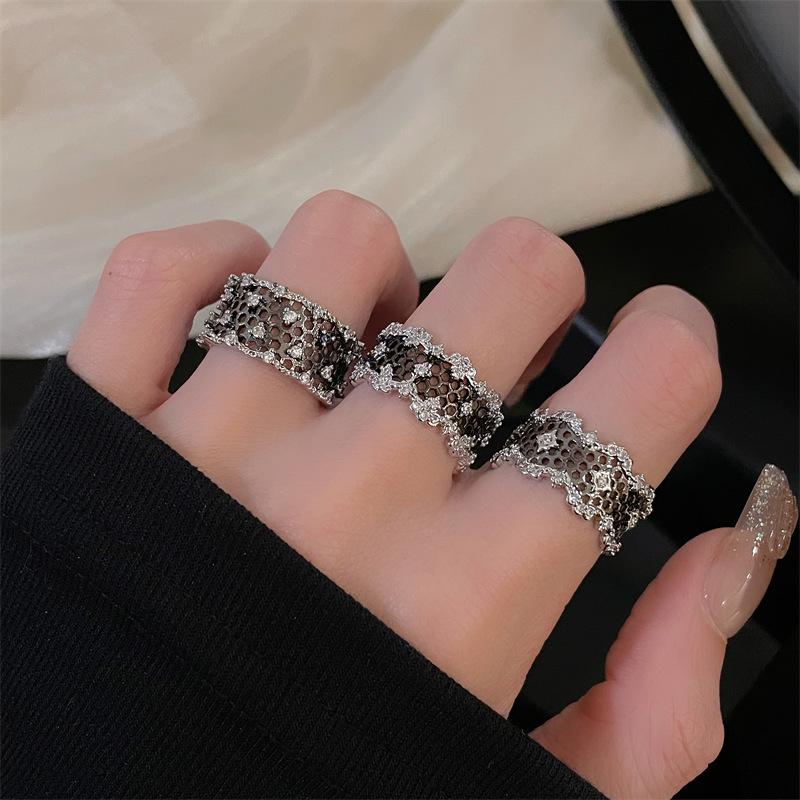 Dark Fengchao Heavy Industry Light Luxury Advanced Sense Color Separation Open Ring Lace Edge Niche Design Sense Personality Ring Female