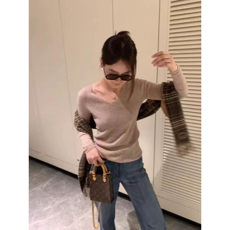 

Белый свитер с V-образным вырезом, женская новая тонкая базовая кофта, осенне-зимний трикотажный топ с низким вырезом One size [recommended 80-60kg]