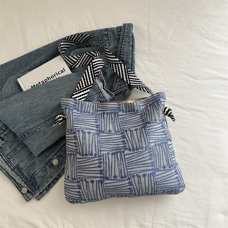 Stylish Large Capacity Tote Bag For Women With Trendy Summer Colors And Chic Design