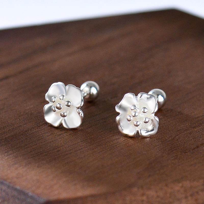 Earrings Summer Chic French Small Fragrance Petal Earrings Feminine Style Delicate Cherry Blossom Screw Earrings