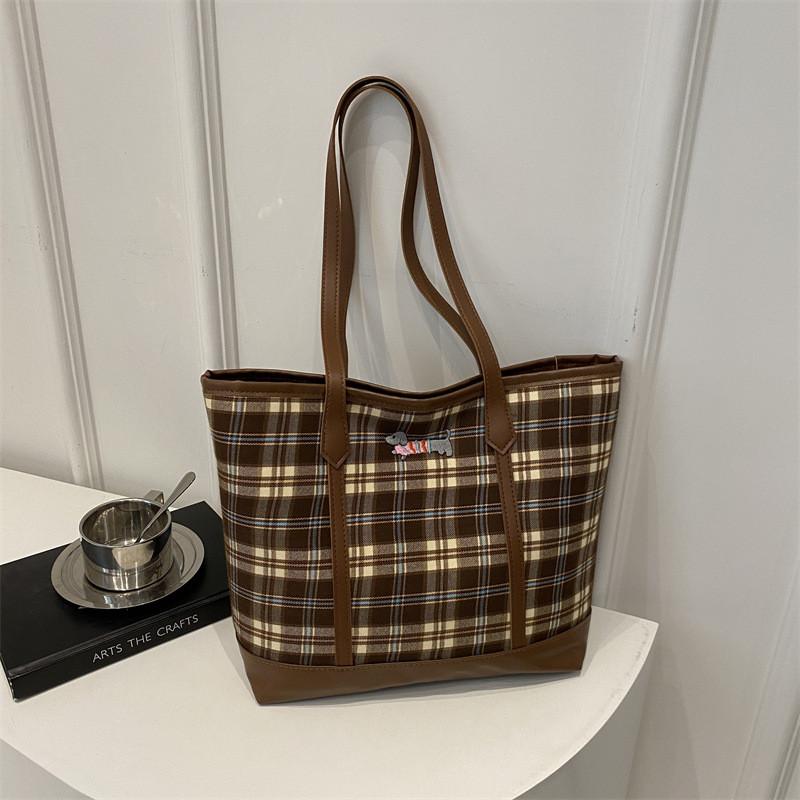 Stylish Large Capacity Tote Bag For Women With Trendy Plaid Design And Versatile Carry Options