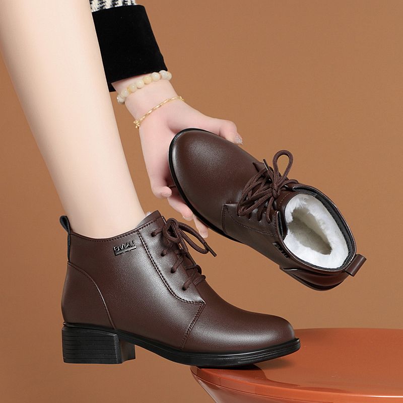 Зимние шерстяные короткие ботинки Мамины ботинки Женские низкокаблучные хлопковые туфли Флисовые нескользящие кожаные туфли Хлопковые ботинки Женские ботинки для среднего возраста 43 selected 4540₽