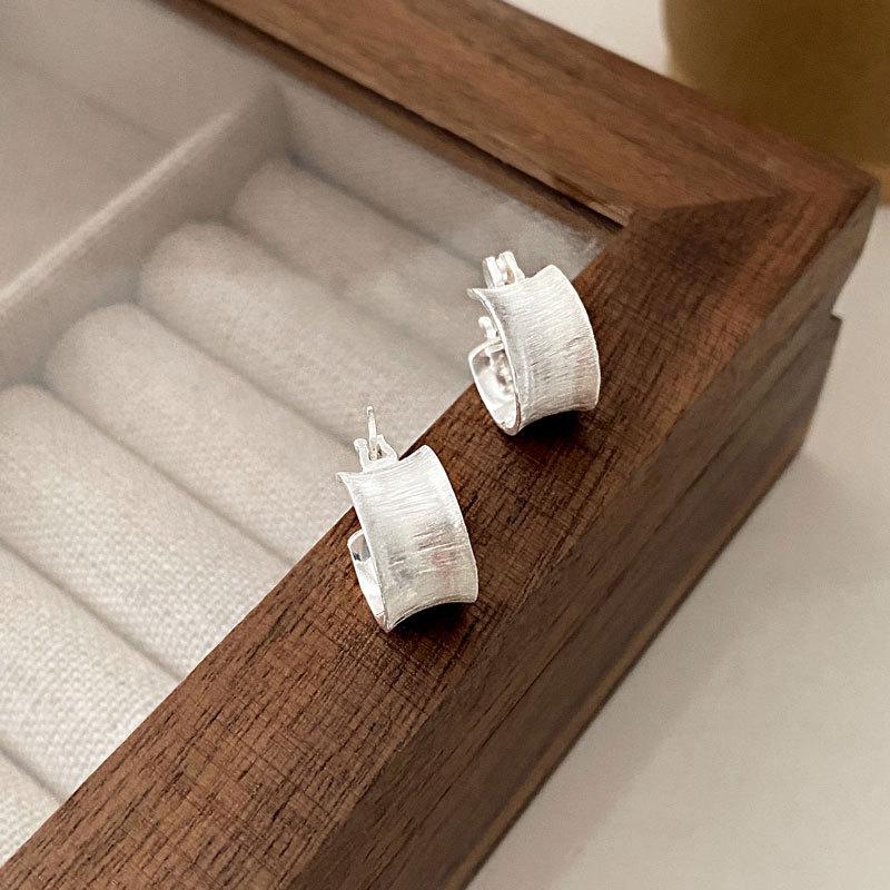 

Изогнутая круглая пряжка для ушей с матовой отделкой, классный стиль, новый стиль