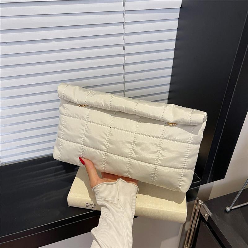 

Fashion embroidery thread hand-held cosmetic bag women s autumn new trend plaid pleated portable small square bag белый