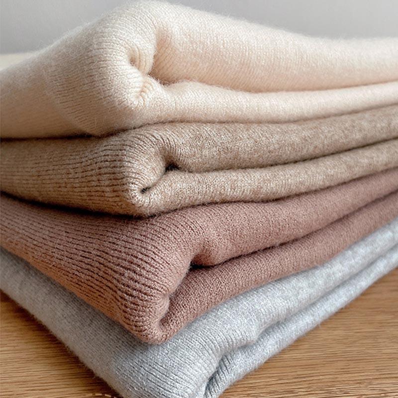 Im Herbst und Winter tragen europäische und amerikanische Frauen warme Schals und Tücher von White Tower