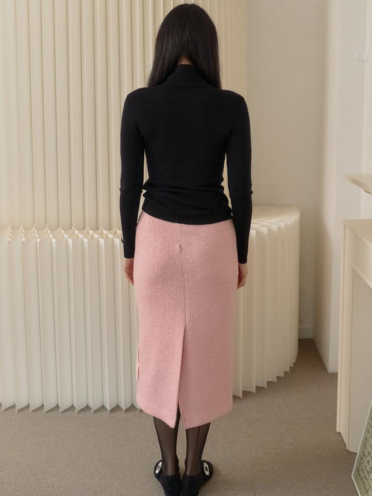 SORRY, TOO MUCH LOVE Soft Fine Rib Turtleneck Knit_Black