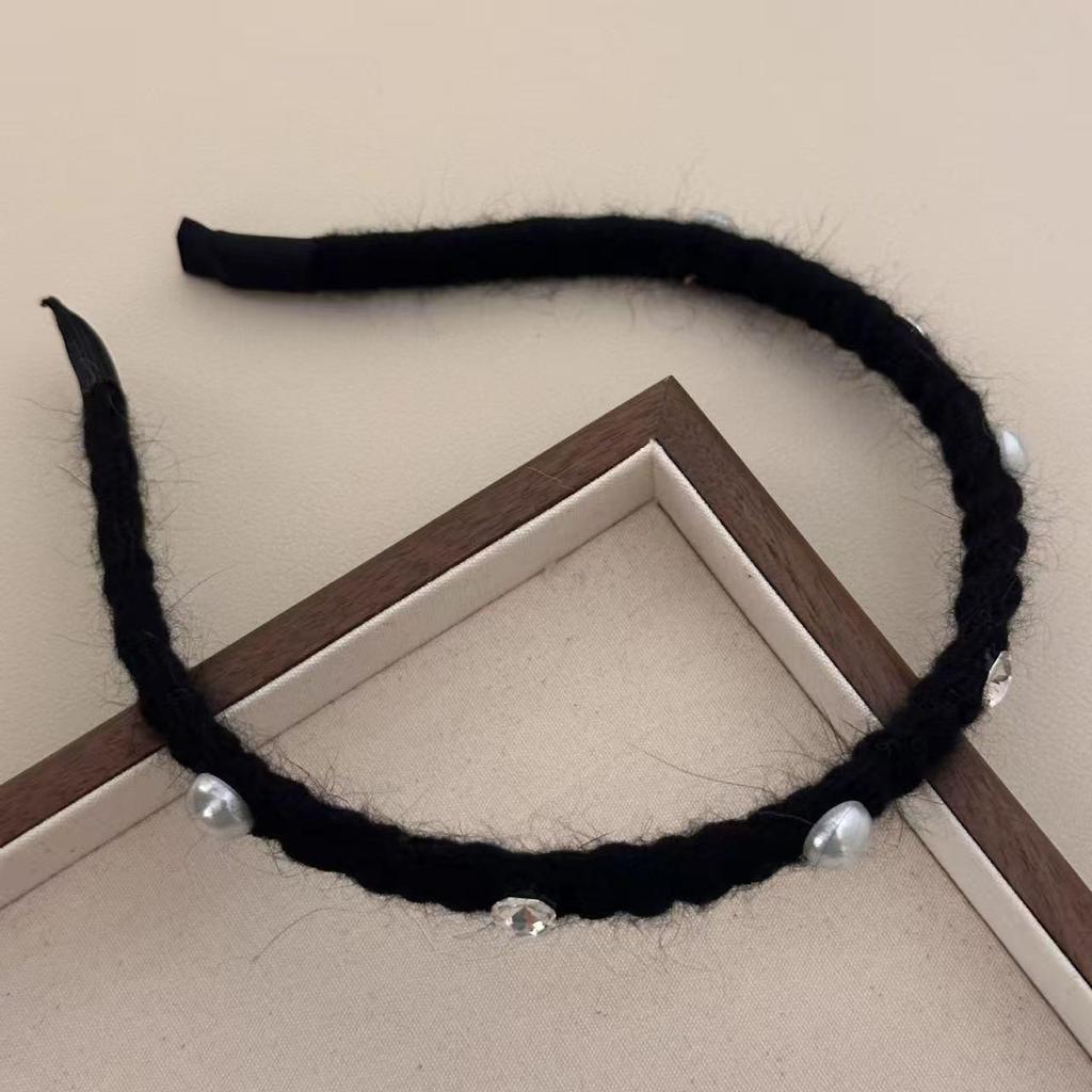Luxury Rhinestone Pearl Knit Headband: Women's Elegant Plush Headwear