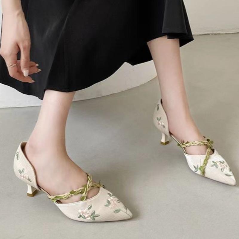 

Women s Fashion Pointed Shallow Mouth Embroidery Set Foot Non-slip Mid-heels Thin Hollow Woven with Single Shoes 35