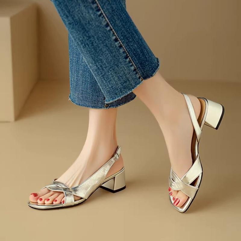 

Французские босоножки в римском стиле с одним словом и пуговицей, женские босоножки с толстым каблуком, лето 2025, французские серебристые босоножки с открытым носком на среднем каблуке 40 серебряный