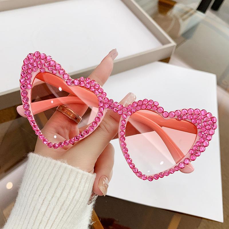 Women Pink Diamond Frame Heart Shape Sunglasses UV400 Light Luxury Brand Sun Glasses for Ladies Wedding Party Fashion Eyewear
