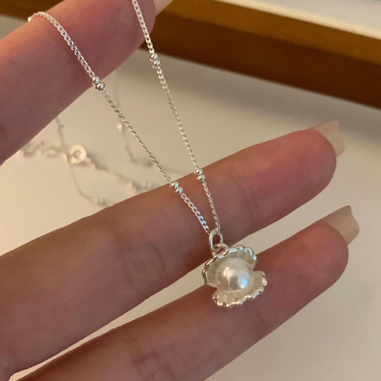 

Pearl Shell Pendant Necklace For Women Delicate and Elegant Temperament Choker Chain Office Party Jewelry Birthday Gift 1pc
