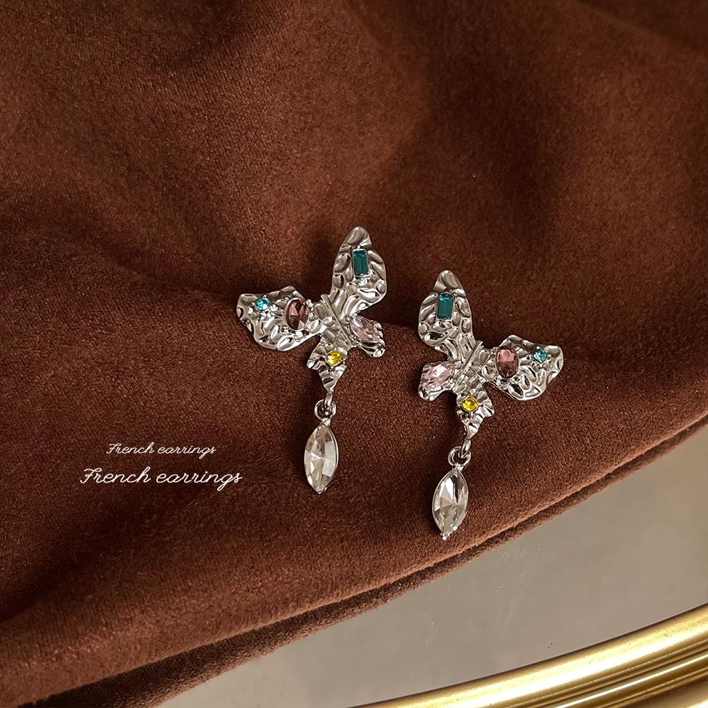 Chinese-Inspired Elegant 925 Silver Stud Earrings with Exaggerated Design