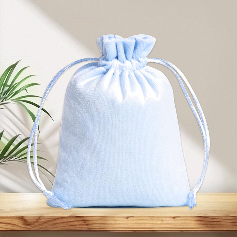 Zakázkový černý sametový úložný sáček na šperky z flanelu se stahovací šňůrkou