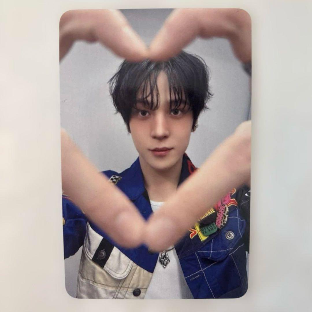 ATEEZ Yun ANITEEZ COLOR Runway Heart