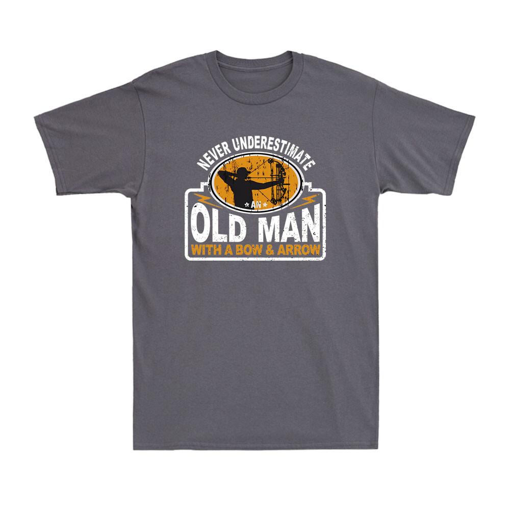 Never Underestimate an Old Man With Bow Arrow Archery Archer Gift Men s T-Shirt S разноцветный