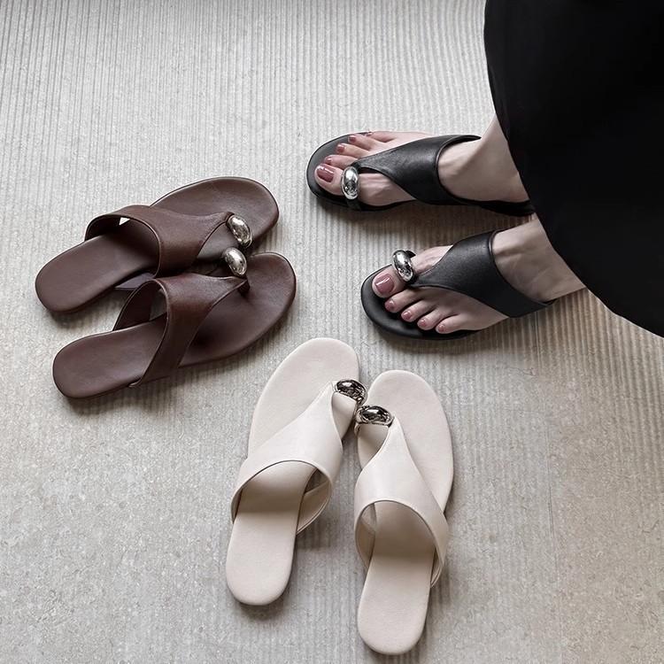 Sheepskin version~ French metal pinch flip-flops for summer wear 2025 new flat-bottomed holiday beach sandals
