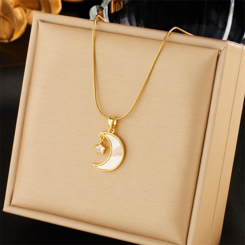 Niche Creative Vintage Flower Heart Diamond Inlaid Mother of Pearl Pendant Necklace Elegant Temperament Accessory
