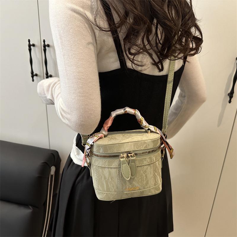 Street Style Small Bucket Bag For Women With Zipper Closure And Phone Pocket