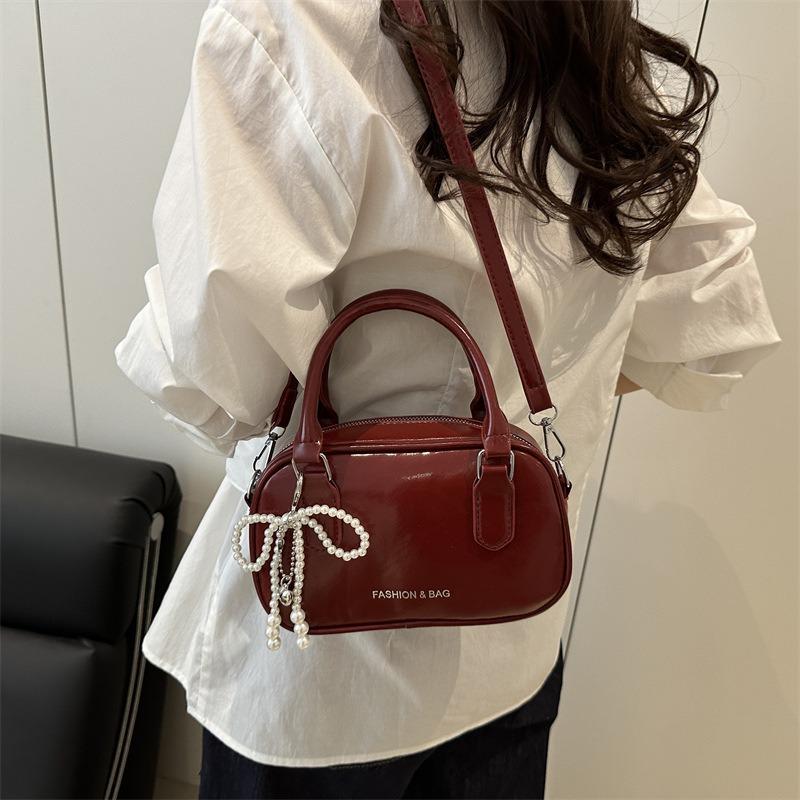 Summer new beautiful fashion trend pillow bag solid color simple commuting casual portable shoulder messenger bag