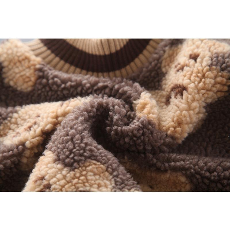 Suéter grueso de terciopelo con cuello redondo y estampado completo de dibujos animados de oso de invierno para bebé, traje de dos piezas