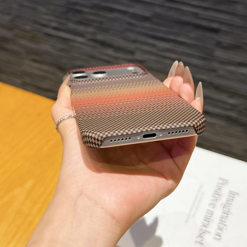 Kevlar Ultra-Thin iPhone 17 Case, Carbon Fiber Texture, Magnetic Charging, Drop-Proof Protection