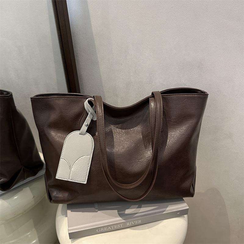 New Fashion Commuter Handbag Niche High-end Feeling Shoulder Underarm Bag Going Out Large Capacity Tote Women's Bag