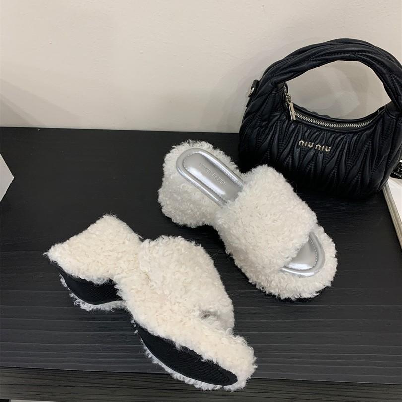 Slope heel open-toed one-word fluffy slippers women's 2025 autumn and winter wear fashion muffin thick-soled high-heeled cool slippers