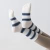 Chaussettes de Yoga à Cinq Orteils Décontractées Rayées d'Intérieur Entraînement Pilates Chaussettes Antidérapantes en Silicone Femmes Professionnel Fitness Danse Chaussettes de Sport