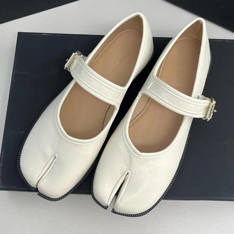 Fashion 2025 Split Toe Mary Janes Women Buckle Strap Tabi Ninja Shoes Trotter Flats Ladies Barefoot Tabis Mocassines Mujer Japan Loafers