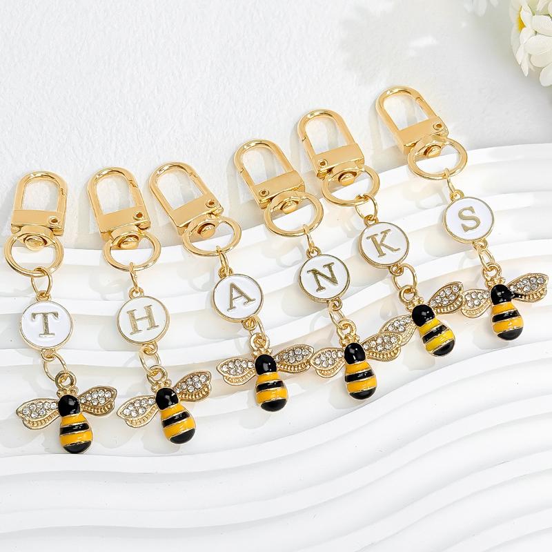 New Metal Bee Alphabet Keychain Fashion A-Z 26 Letters Keyring Charms Bag Pendant Jewelry Gift Accessories