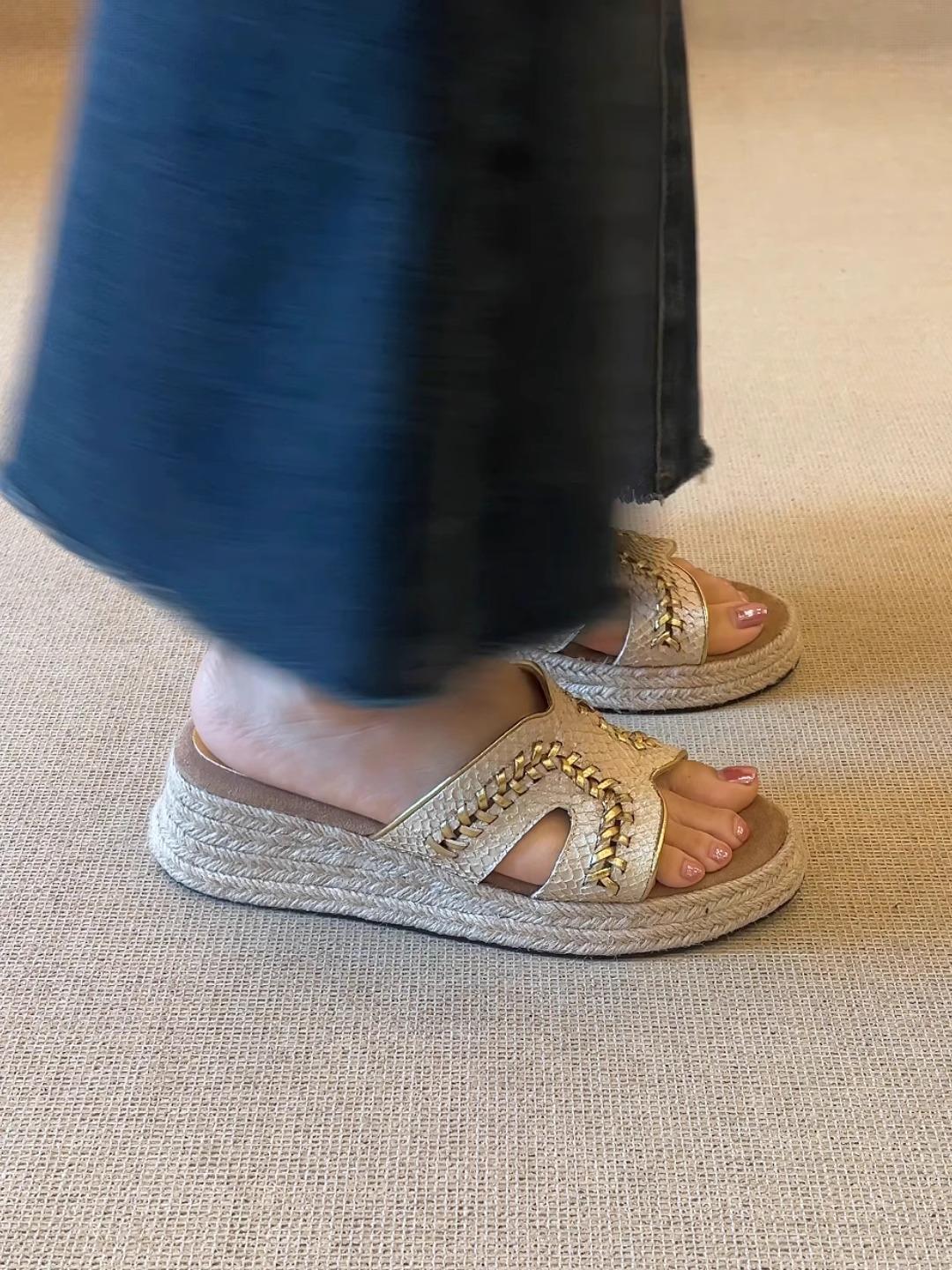 

New niche weave soft leather cool fashion slippers femininity square head stepping on shit feeling beautiful one-word drag 35 золотой