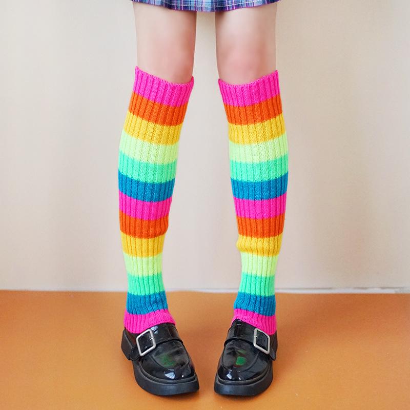 Regenbogenfarbene Socken Neue Herbst Winter Beinstulpen JK Mädchen Kurzer Rock mit Socken kombiniert Lolita Plüschsocken Warme Beinstulpen