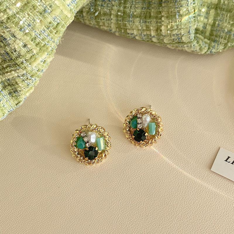 Silver Needle Fresh Flower Pearl Stud Earrings – Sweet, Versatile Fashion for Women