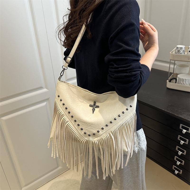 Mode Vintage Leder Umhängetasche Boho Stil Schultertasche Quaste Niete Kreuz Dekor Quadratische Geldbörse Lässige Messenger Bag CLE
